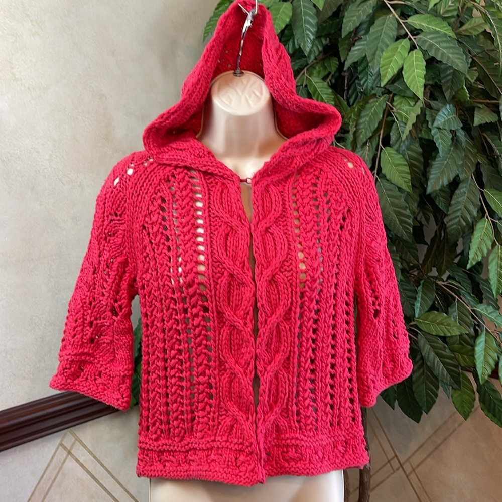 MODA INT’L RASPBERRY CROCHET HOODED SWEATER
